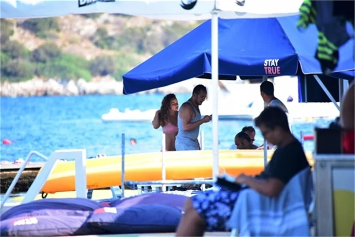 Sarp Apak ve sevgilisi tatilde!