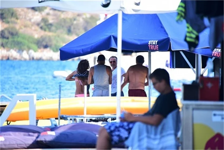 Sarp Apak ve sevgilisi tatilde!
