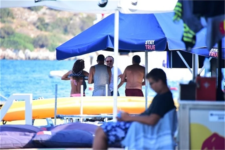 Sarp Apak ve sevgilisi tatilde!