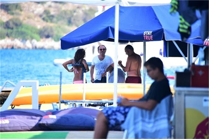 Sarp Apak ve sevgilisi tatilde!