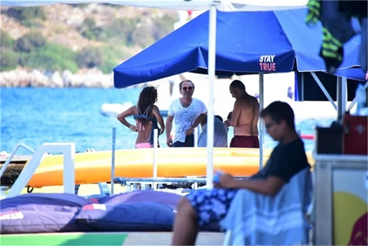 Sarp Apak ve sevgilisi tatilde!