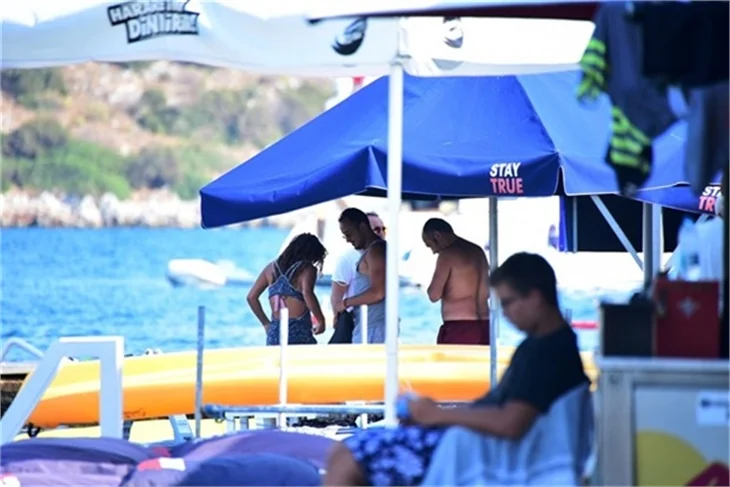 Sarp Apak ve sevgilisi tatilde!