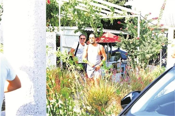 Sarp Apak ve sevgilisi tatilde!