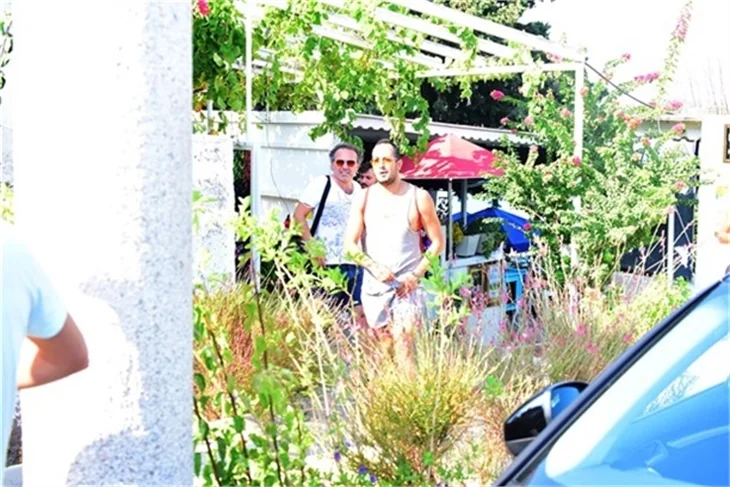 Sarp Apak ve sevgilisi tatilde!