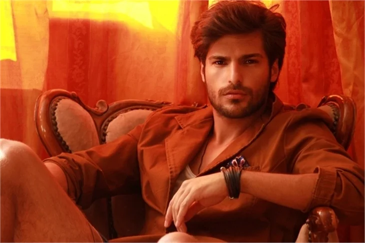 Serkan Çayoğlu rahat gezmek için sakal bırakmış