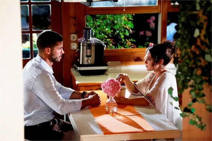 Can'ın tercihi Elif mi olacak Ayşegül mü?