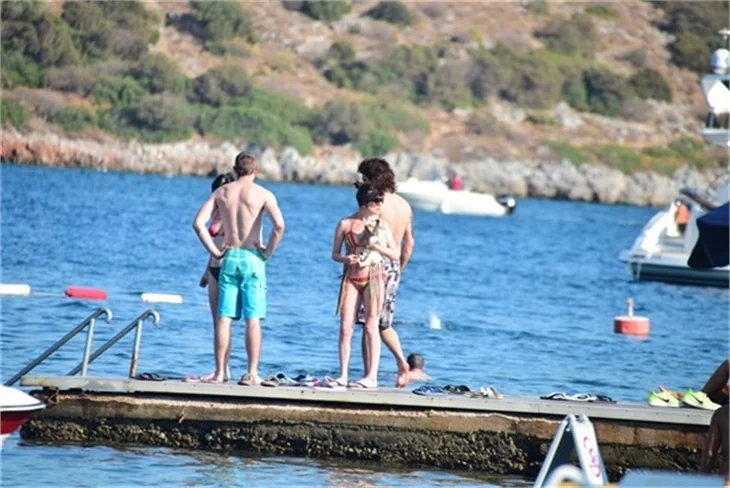 Gonca Vuslateri bikinili yakalandı!