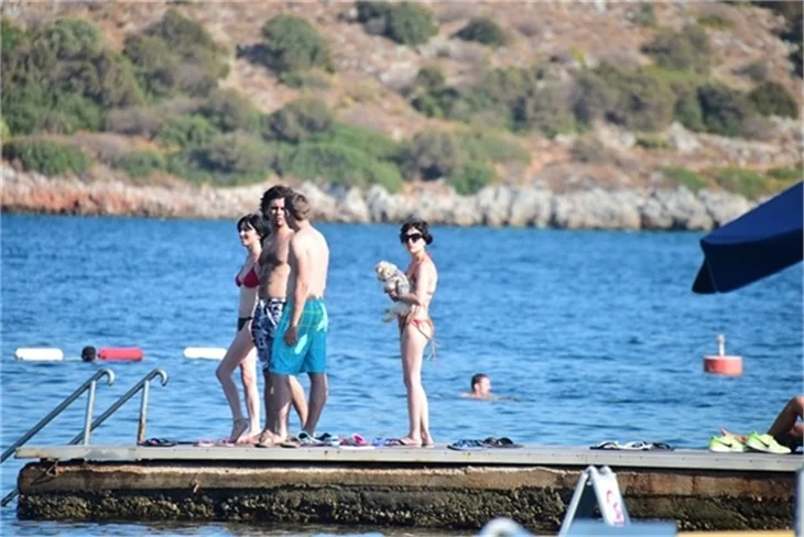 Gonca Vuslateri bikinili yakalandı!