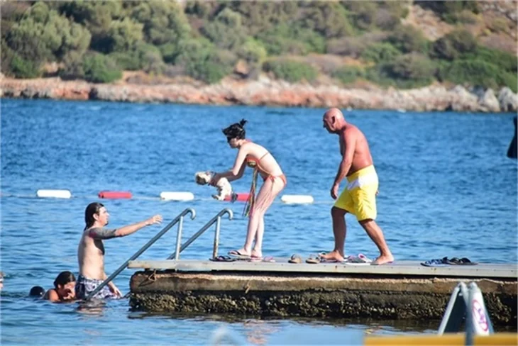 Gonca Vuslateri bikinili yakalandı!