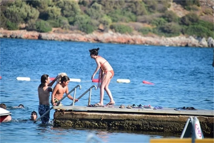 Gonca Vuslateri bikinili yakalandı!
