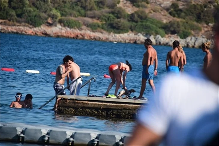 Gonca Vuslateri bikinili yakalandı!