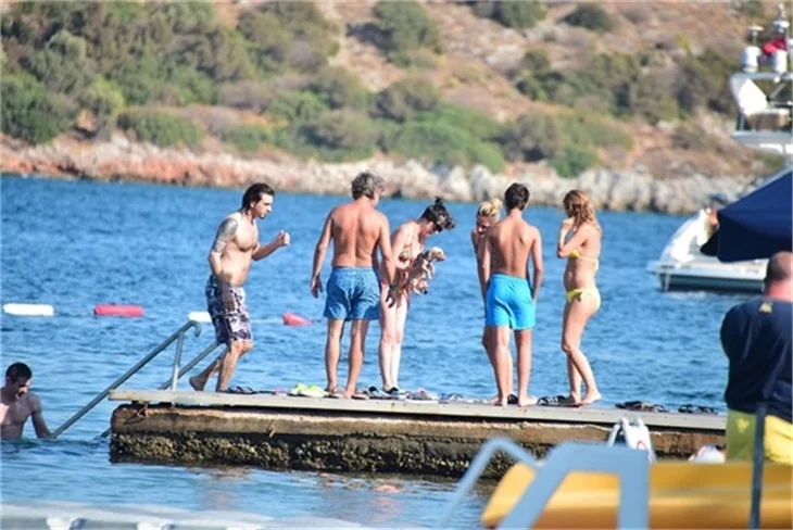 Gonca Vuslateri bikinili yakalandı!