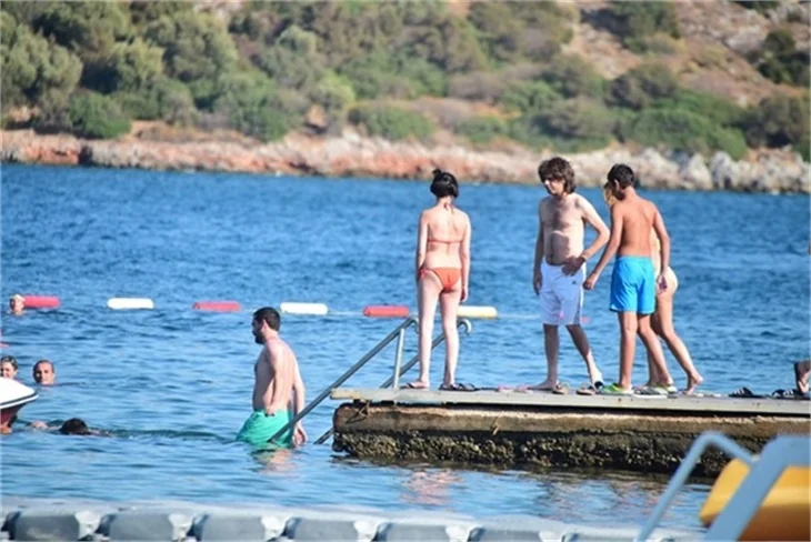 Gonca Vuslateri bikinili yakalandı!