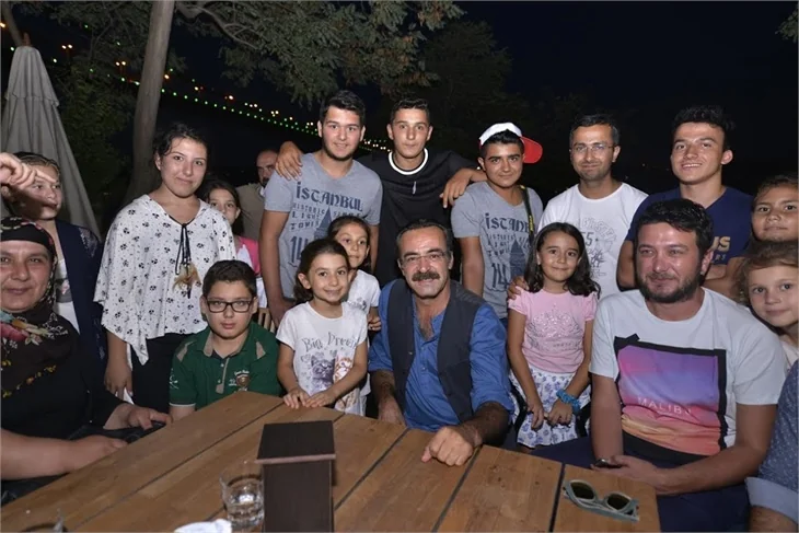 “Kiralık Aşk”ın oyuncuları Somalı çocuklara kucak açtı