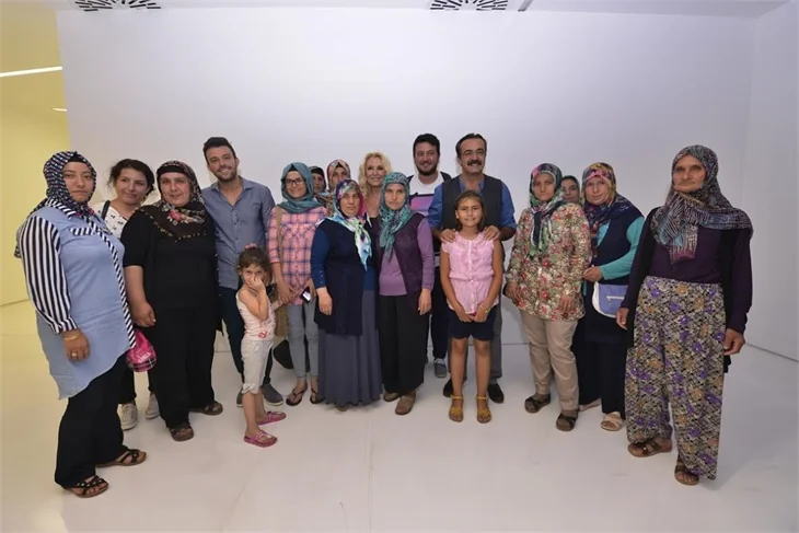 “Kiralık Aşk”ın oyuncuları Somalı çocuklara kucak açtı