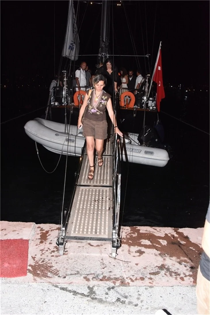 Meryem Uzerli'den 32. yaşa 32 metre yat!