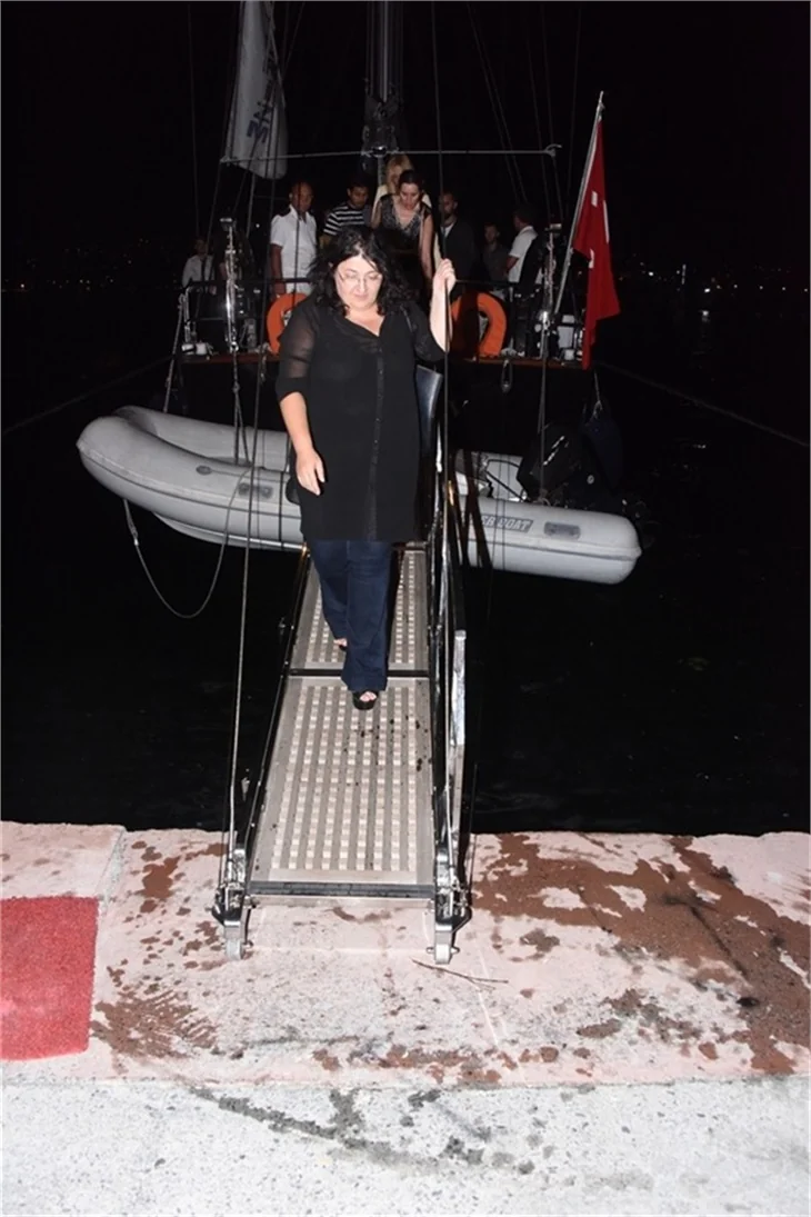 Meryem Uzerli'den 32. yaşa 32 metre yat!