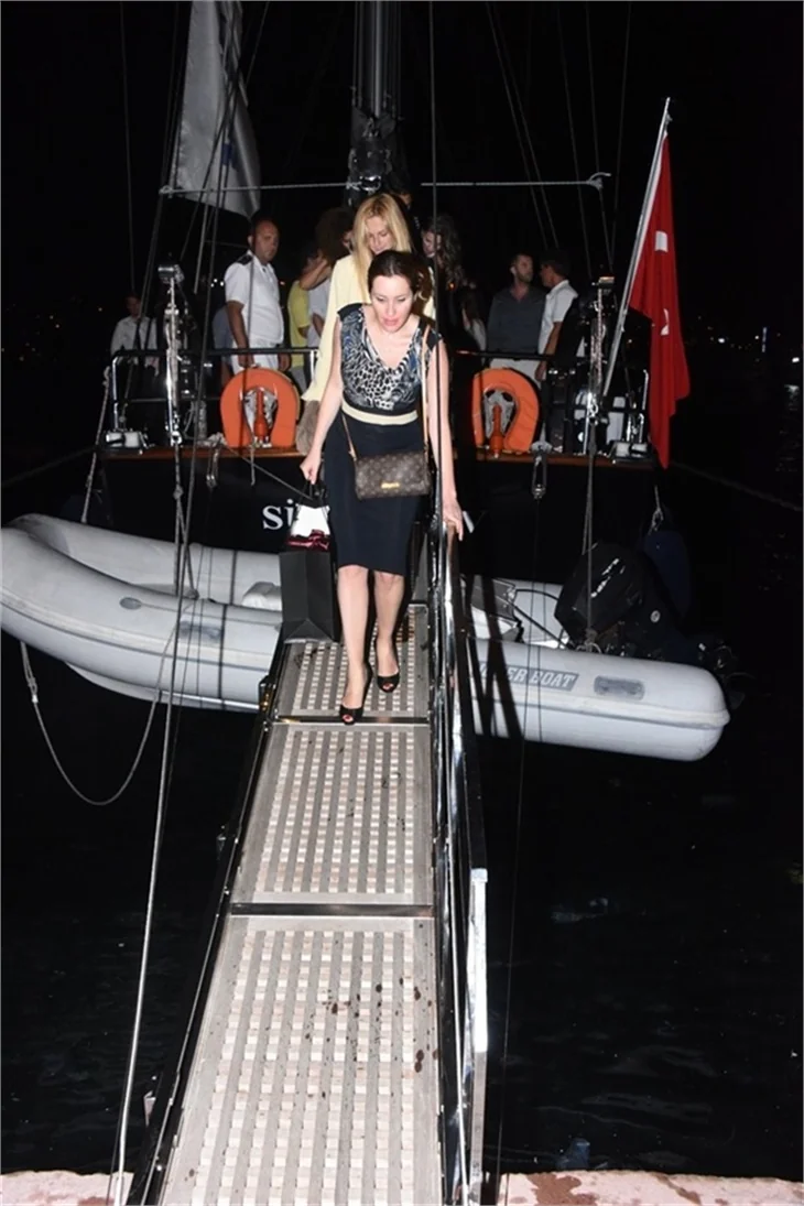 Meryem Uzerli'den 32. yaşa 32 metre yat!