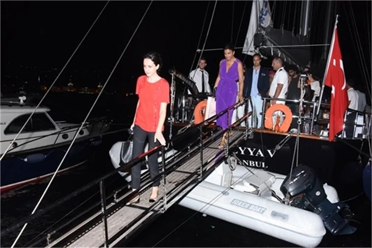 Meryem Uzerli'den 32. yaşa 32 metre yat!