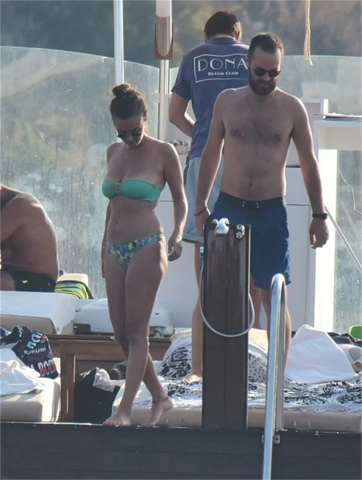 Tugay uçtu Hande çekti!