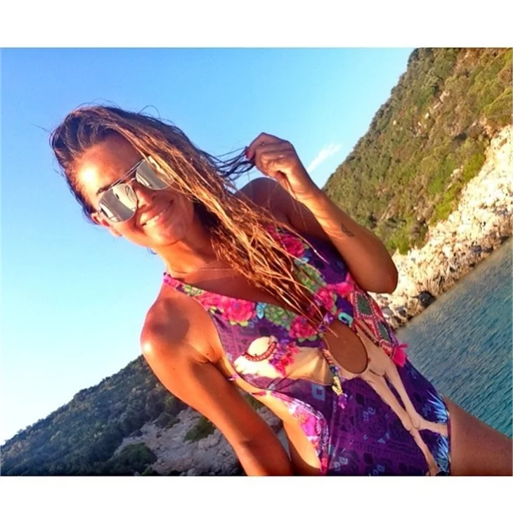 Özlem Yıldız'dan bikinili paylaşımlar