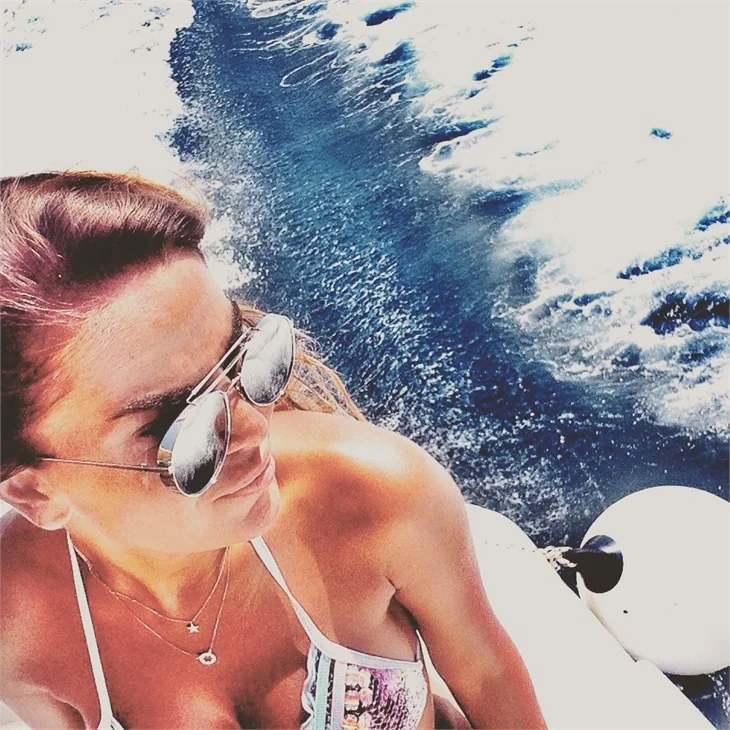 Özlem Yıldız'dan bikinili paylaşımlar