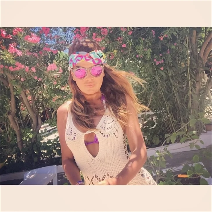 Özlem Yıldız'dan bikinili paylaşımlar