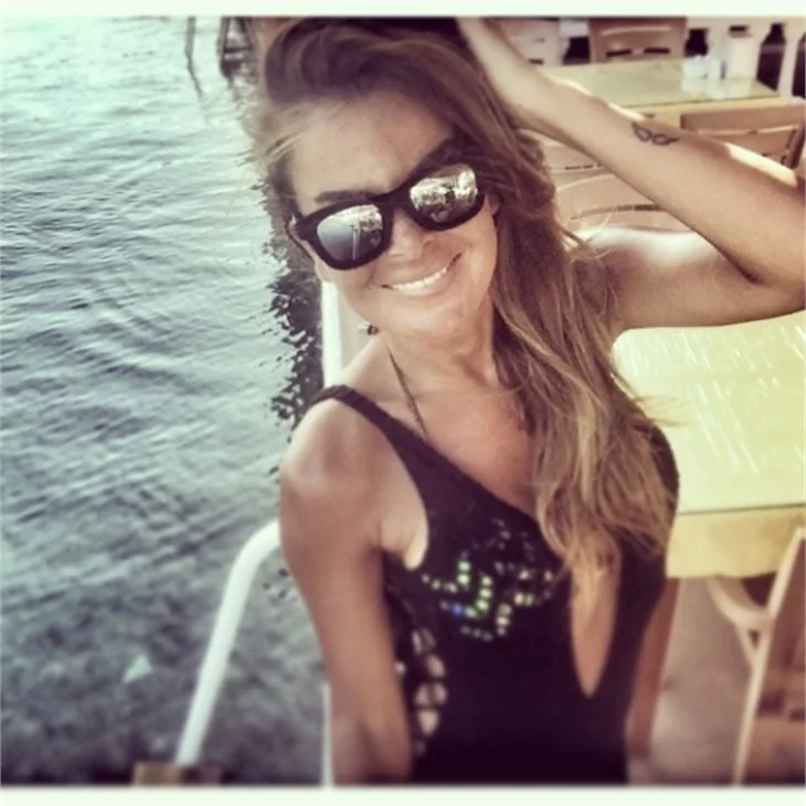 Özlem Yıldız'dan bikinili paylaşımlar