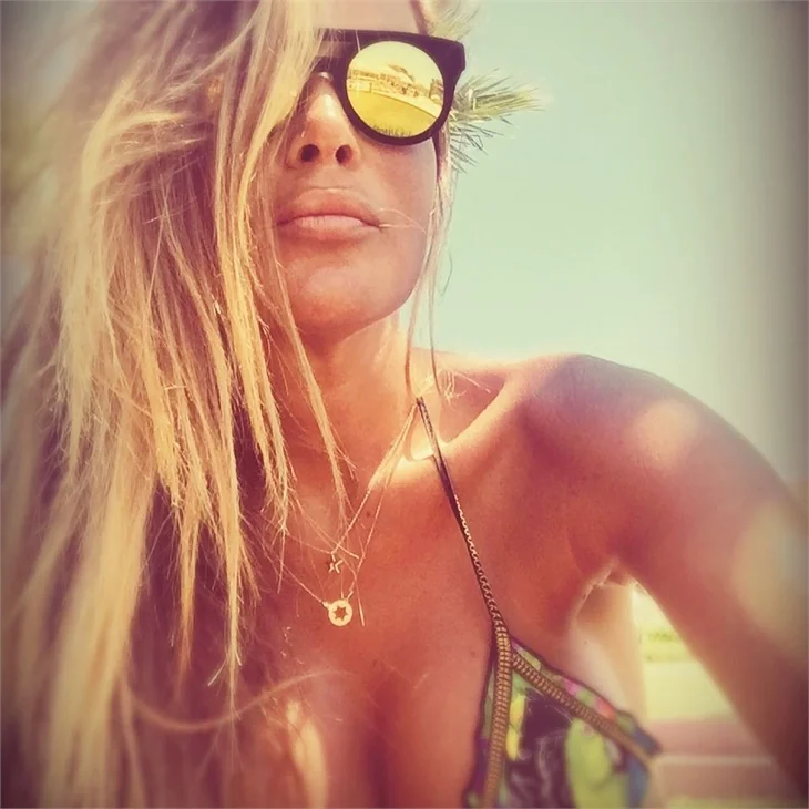 Özlem Yıldız'dan bikinili paylaşımlar