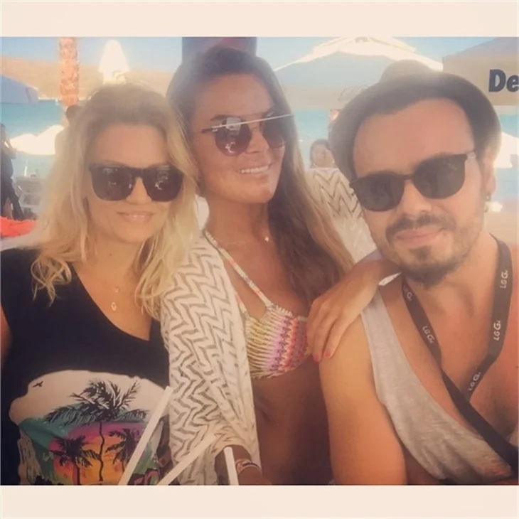 Özlem Yıldız'dan bikinili paylaşımlar