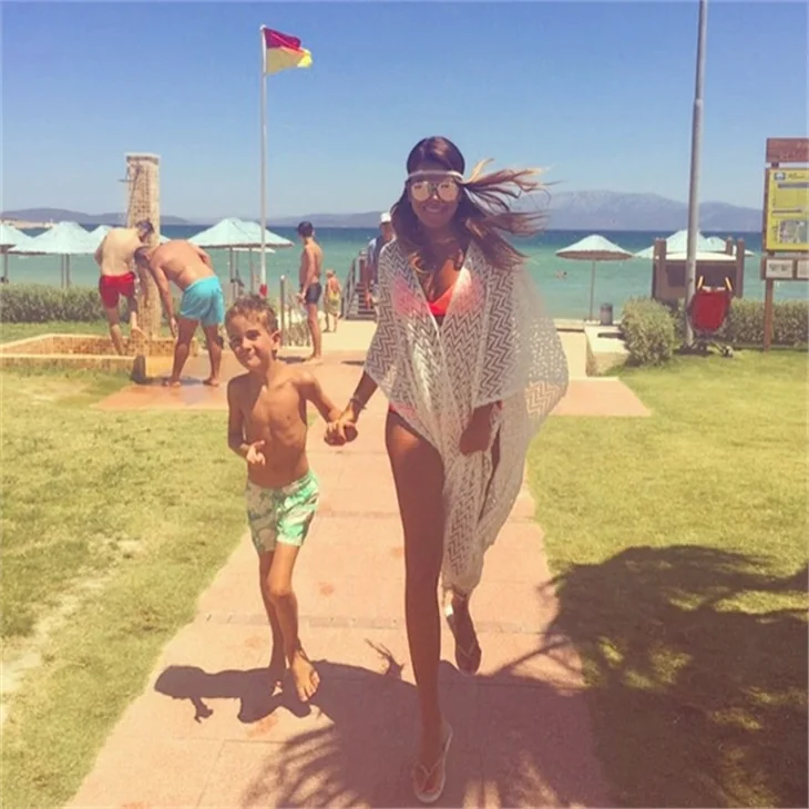 Özlem Yıldız'dan bikinili paylaşımlar
