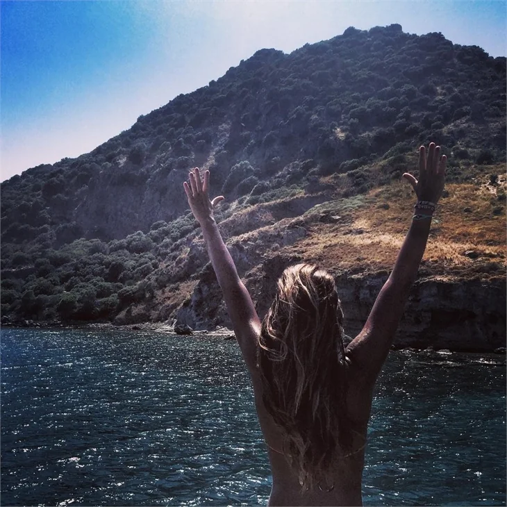 Özlem Yıldız'dan bikinili paylaşımlar