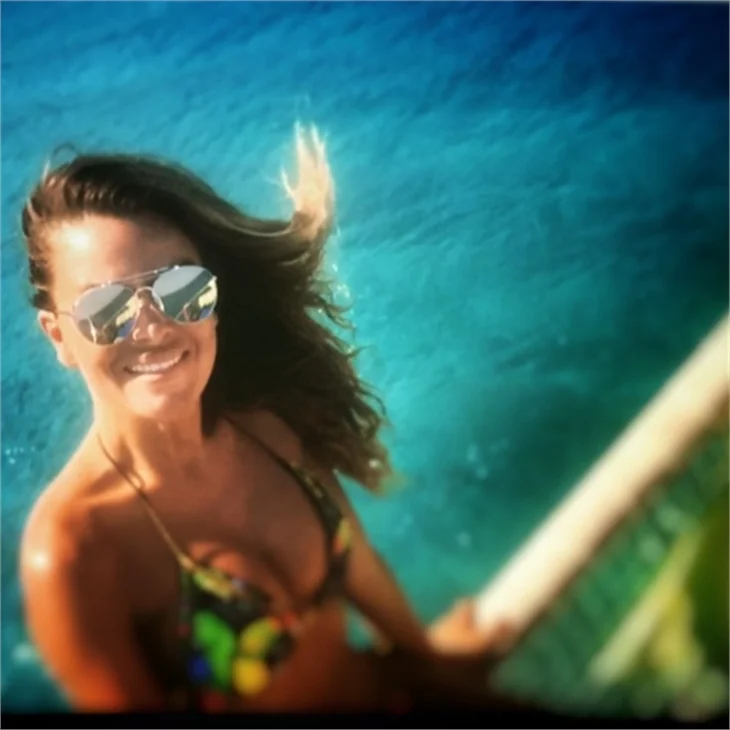 Özlem Yıldız'dan bikinili paylaşımlar