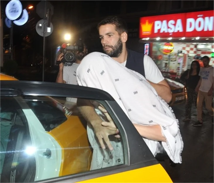 Dünyaca ünlü yıldızın olaylı İstanbul turu!