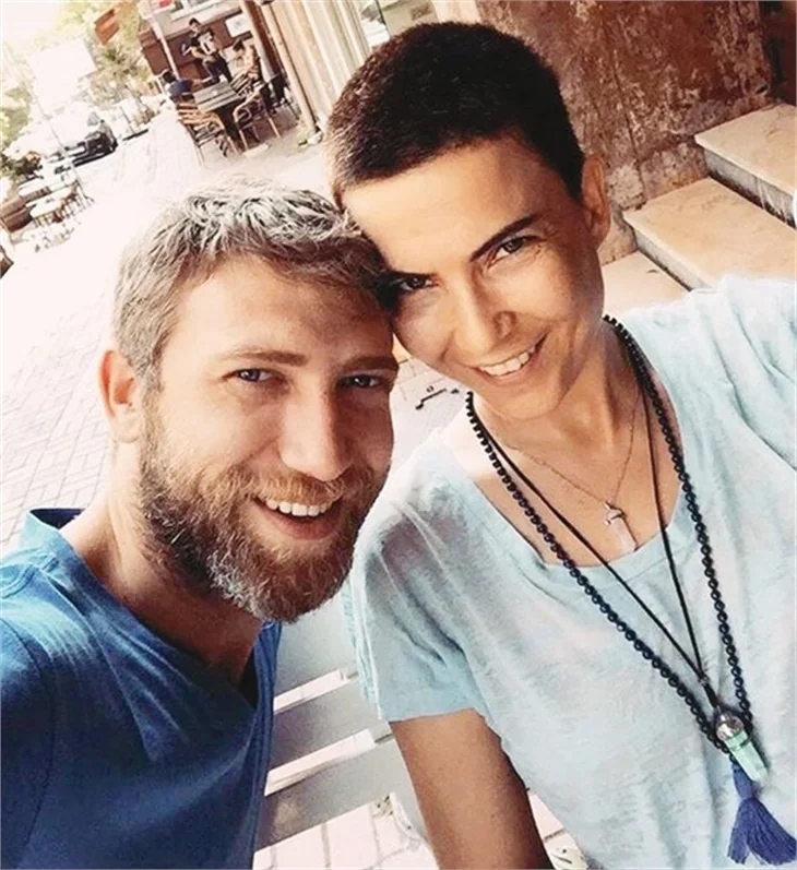 Şebnem Dönmez de saçlarını kestirdi