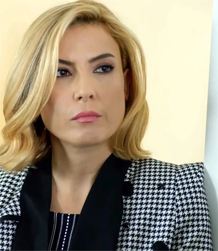 Şebnem Dönmez de saçlarını kestirdi