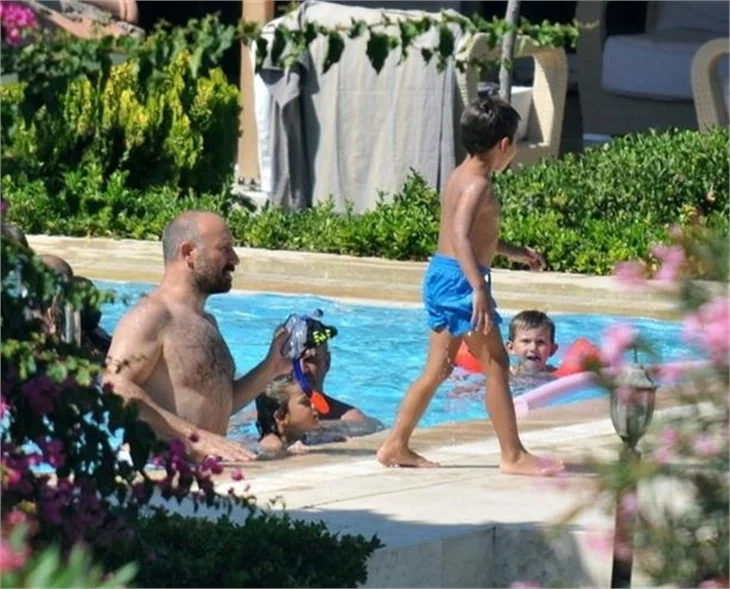 Halit Ergenç'in kardeşi zehirli balığa bastı