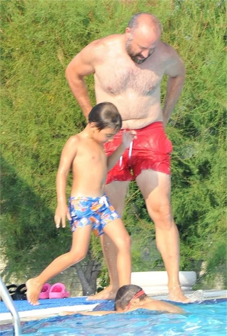 Halit Ergenç'in kardeşi zehirli balığa bastı