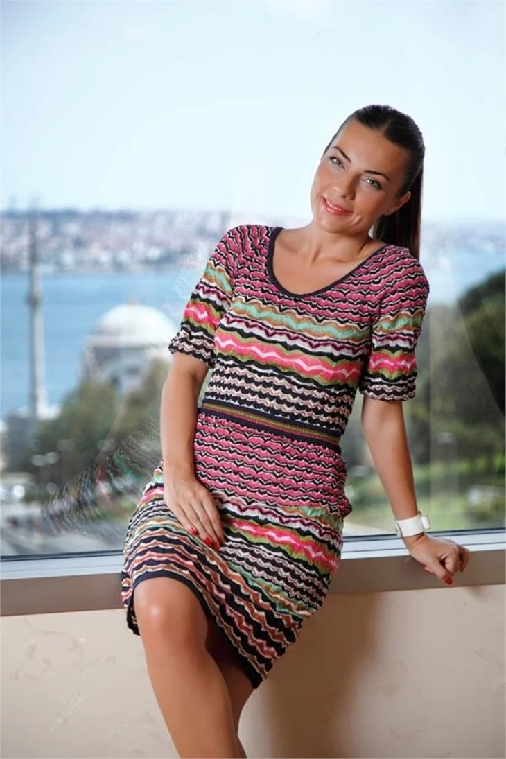 Burcu Kara ile sevgilisi Fırat Doğu Parlak yüzükleri taktı