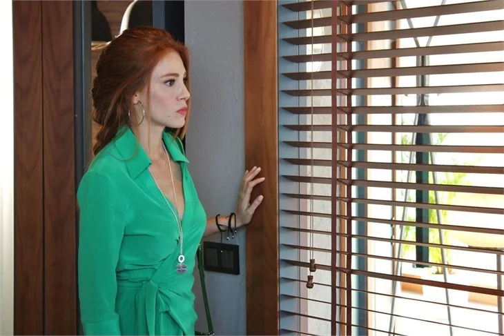 Kiralık Aşk 10. bölüm: Defne'yi çıldırtan bu kız kim?
