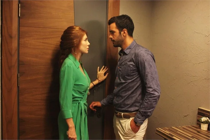 Kiralık Aşk 10. bölüm: Defne'yi çıldırtan bu kız kim?