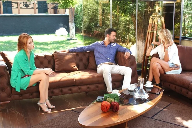 Kiralık Aşk 10. bölüm: Defne'yi çıldırtan bu kız kim?