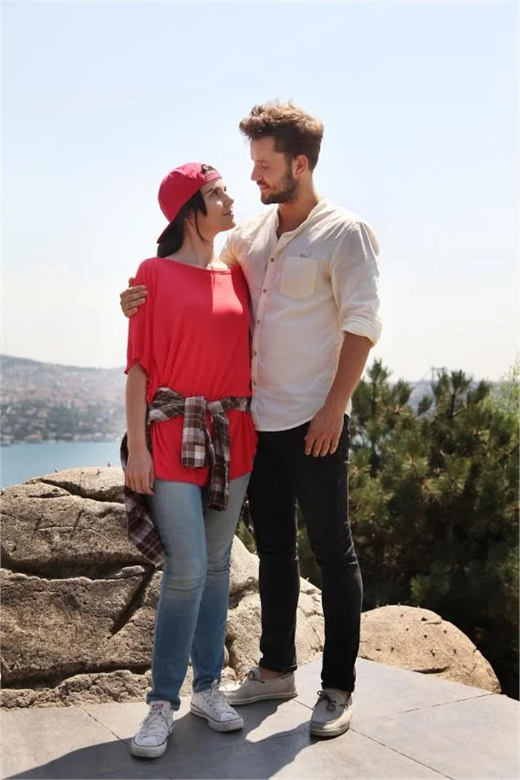 Kocamın Ailesi’nin yeni sevgilileri  dizi öncesinde sosyal medyada kavuştu