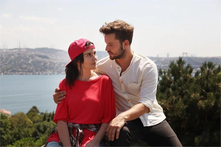 Kocamın Ailesi’nin yeni sevgilileri  dizi öncesinde sosyal medyada kavuştu