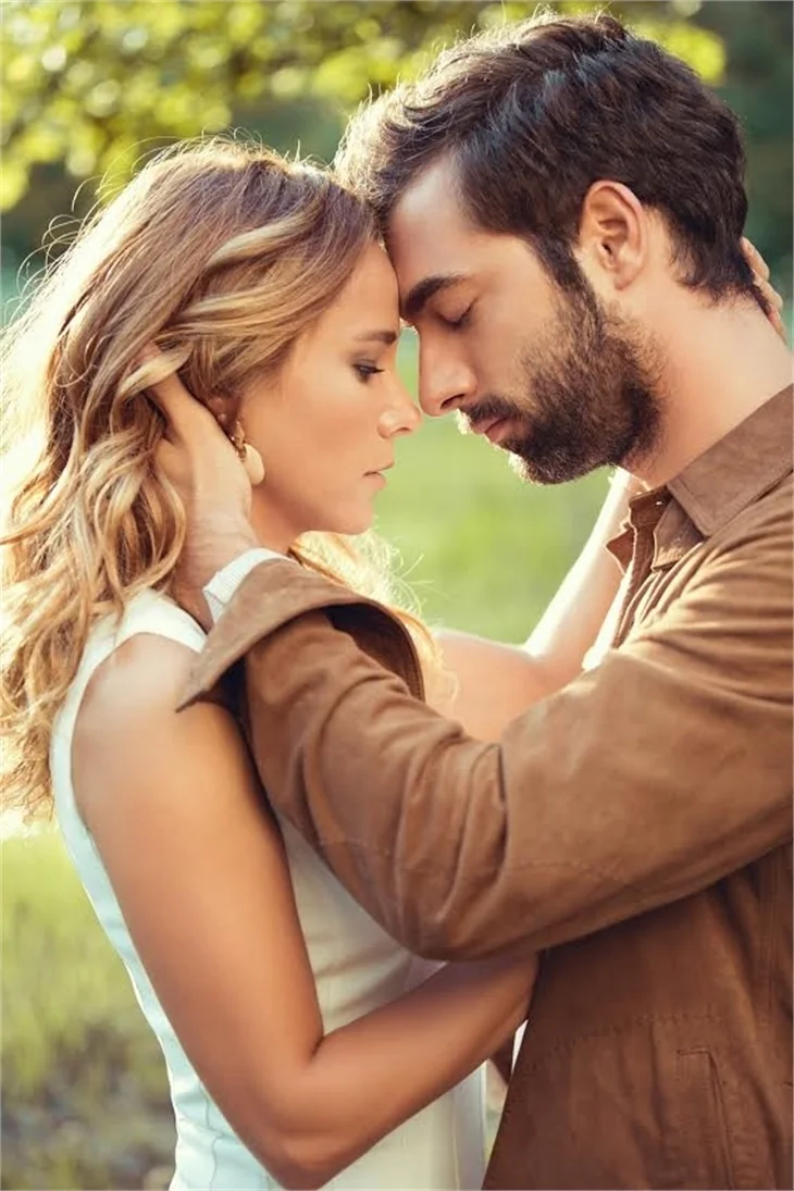 Poyraz ve Ayşegül'den romantik kareler!