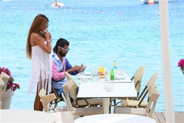 Süreyya Yalçın sokakta böyle gezdi
