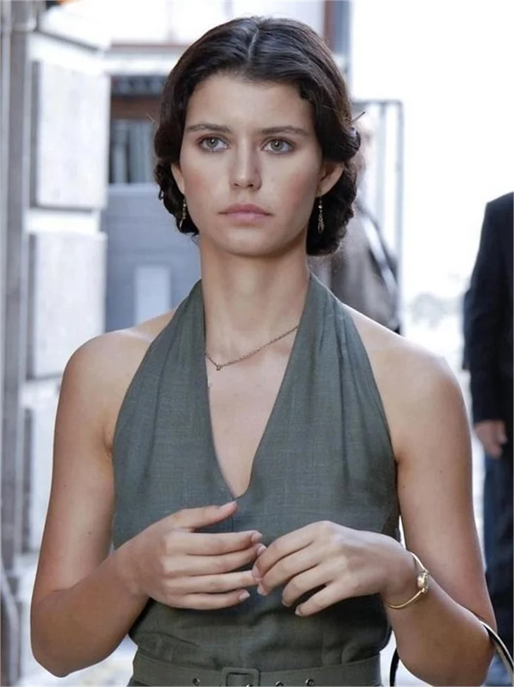 Beren Saat rolü için sarışın oluyor
