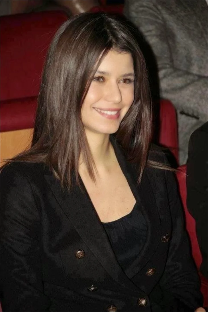 Beren Saat rolü için sarışın oluyor