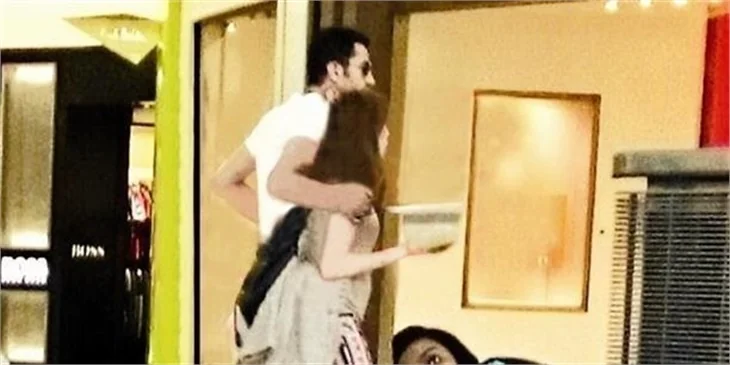 Sinem Kobal 28. yaşını Kenan'sız kutladı