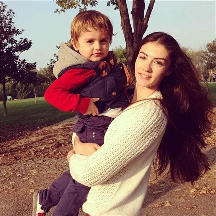 Burcu Özberk'in instagram halleri...